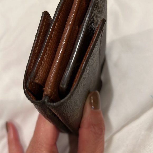 Louis Vuitton Brown Monogram Elise Tri-fold Wallet- Excellent Condition - Picture 7 of 17
